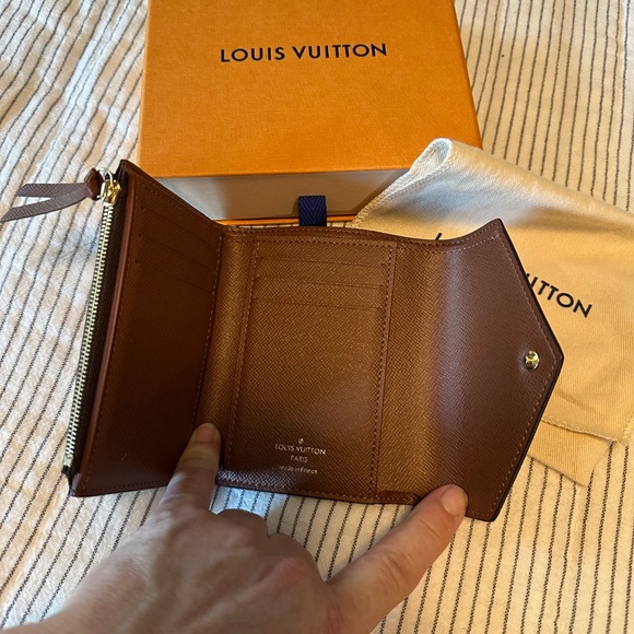 Louis Vuitton Victorine Wallet - Picture 2 of 8